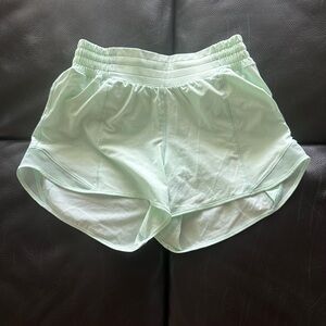 Lululemon Hotty Hots 4’ SIZE 6